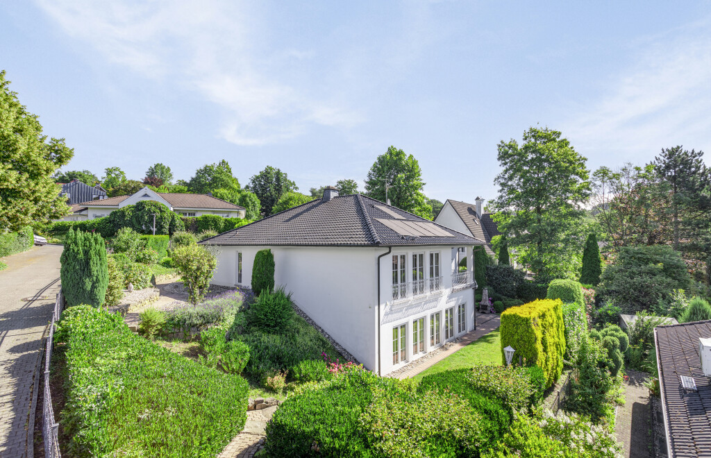 Großzügige Villa am Ahlenberg